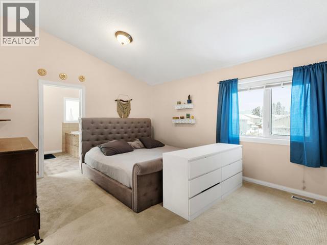 40 Stope Way, Whitehorse, YT - Indoor Photo Showing Bedroom