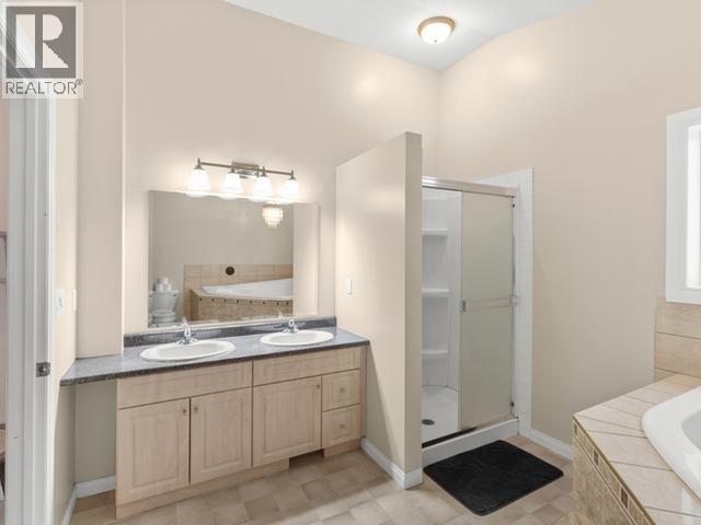 40 Stope Way, Whitehorse, YT - Indoor Photo Showing Bathroom