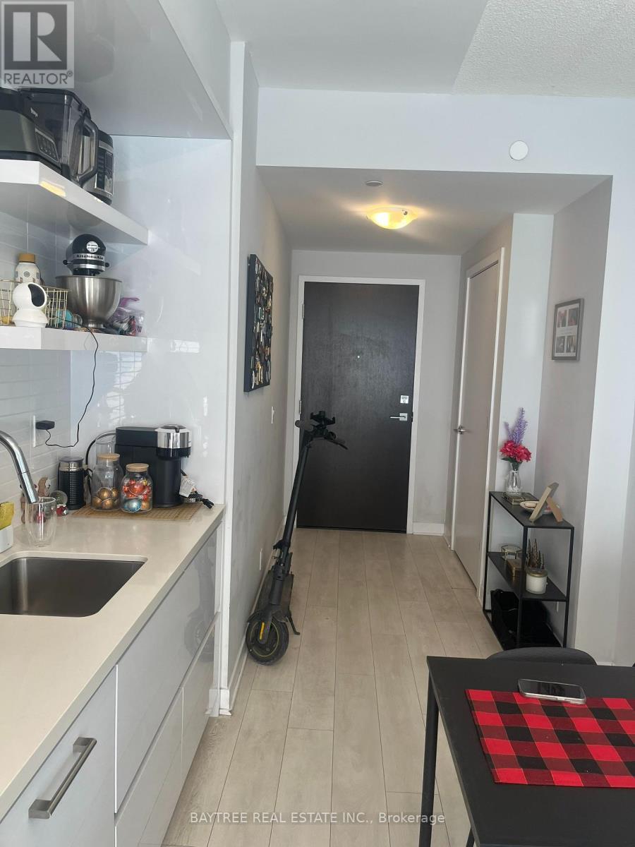 3806 - 2221 Yonge Street, Toronto, ON - Indoor Photo Showing Kitchen