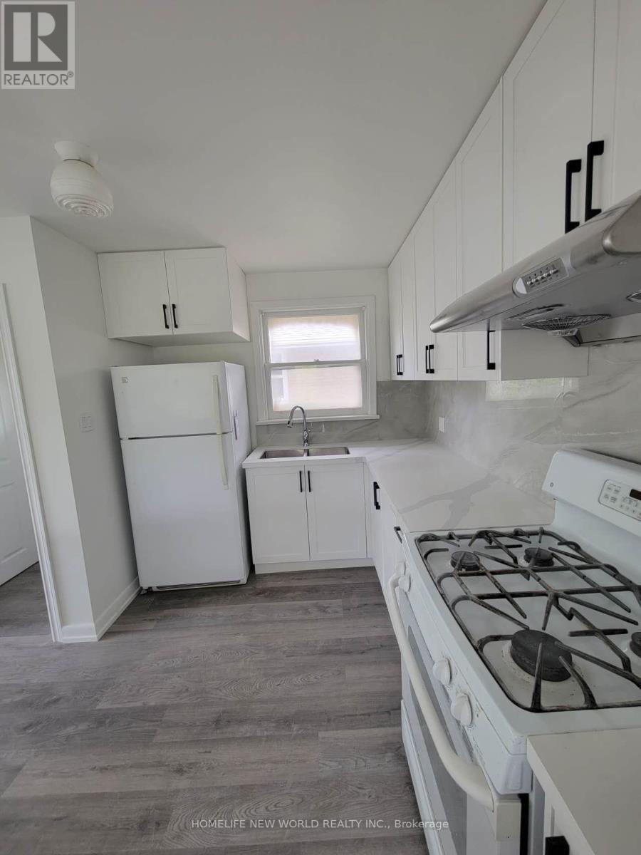 271 Conestoga Avenue, Richmond Hill, ON - Indoor Photo Showing Kitchen With Double Sink