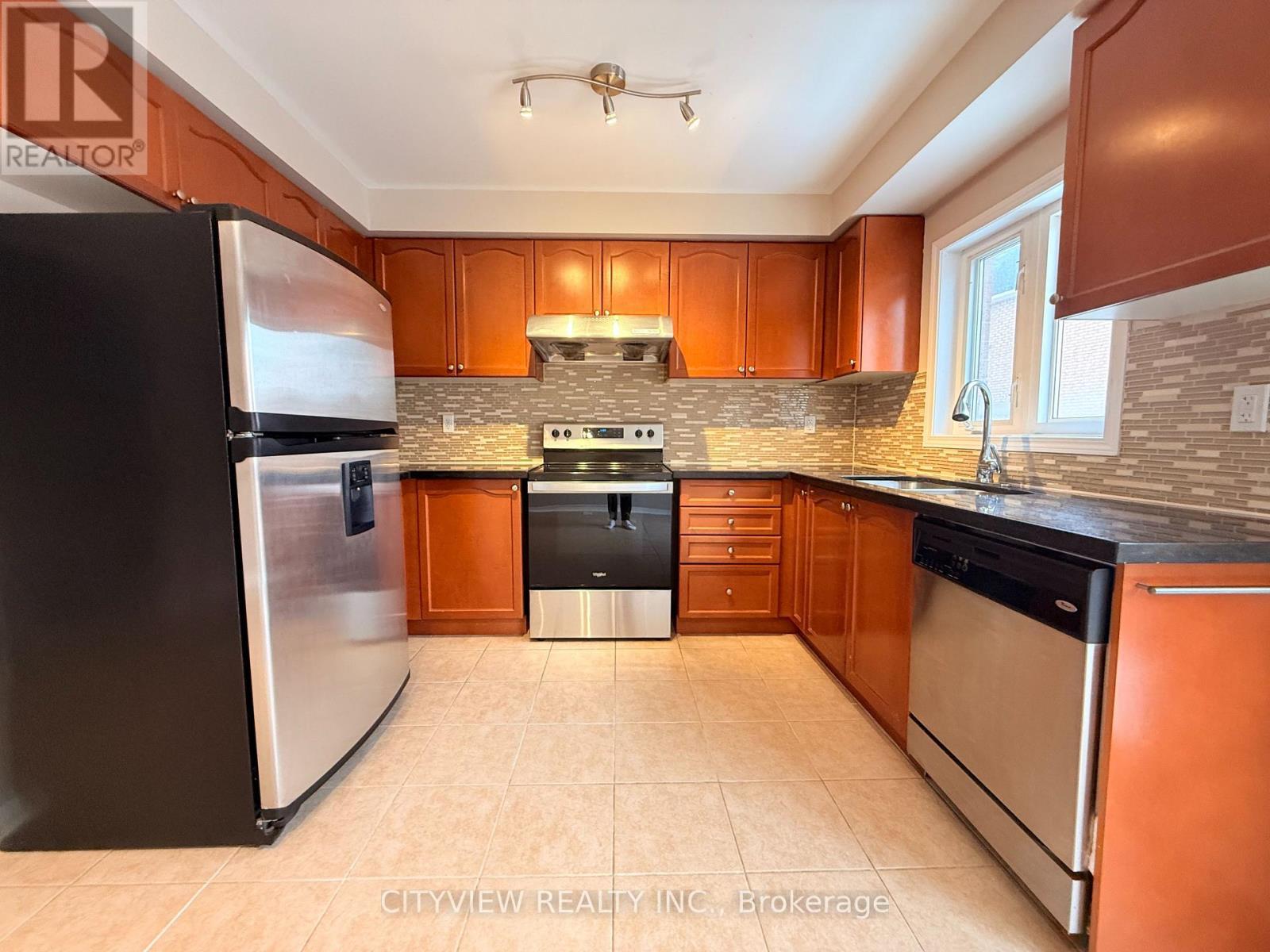 5727 Retreat Street, Mississauga, ON - Indoor Photo Showing Kitchen With Stainless Steel Kitchen