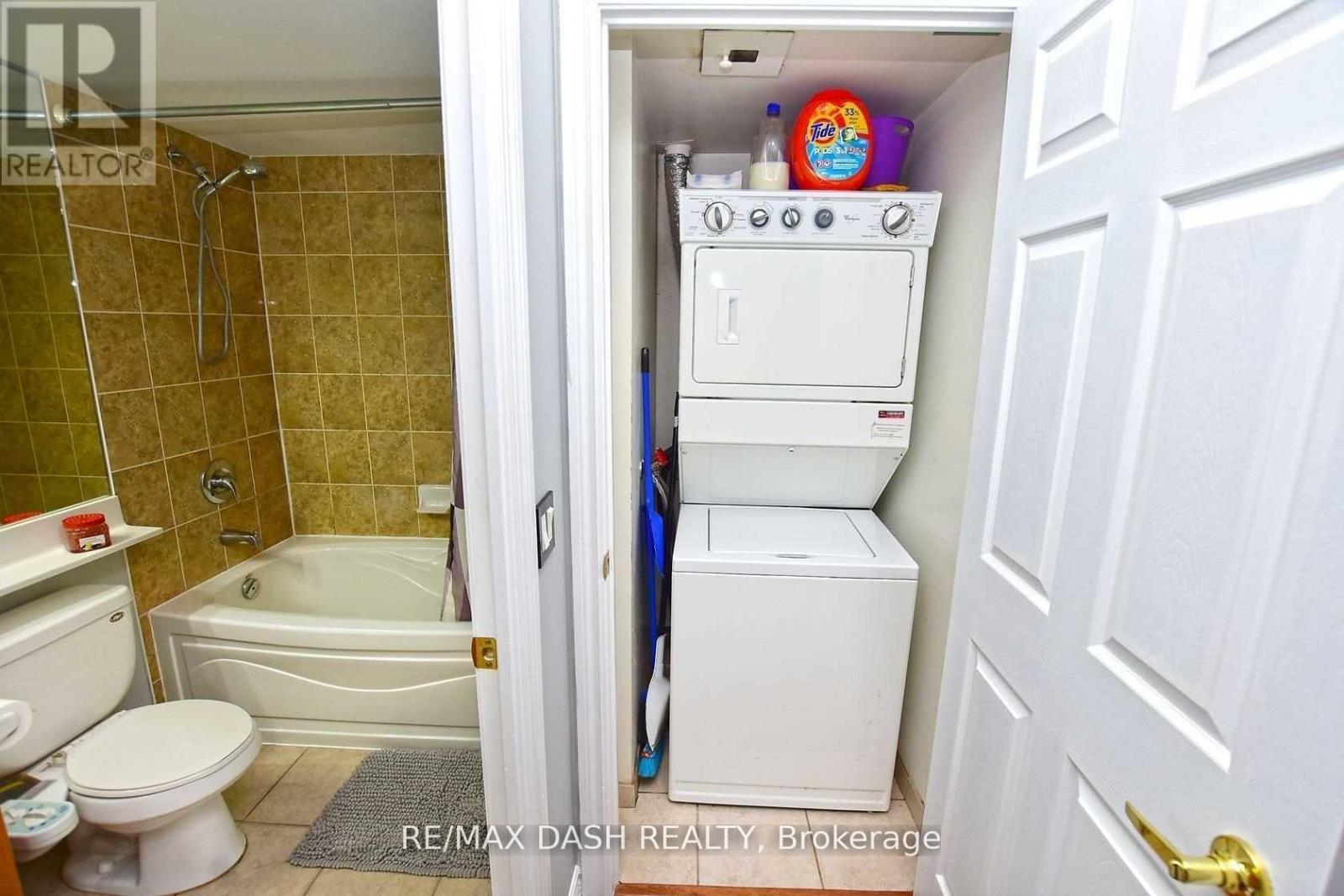 2728 - 700 Humberwood Boulevard, Toronto, ON - Indoor Photo Showing Laundry Room