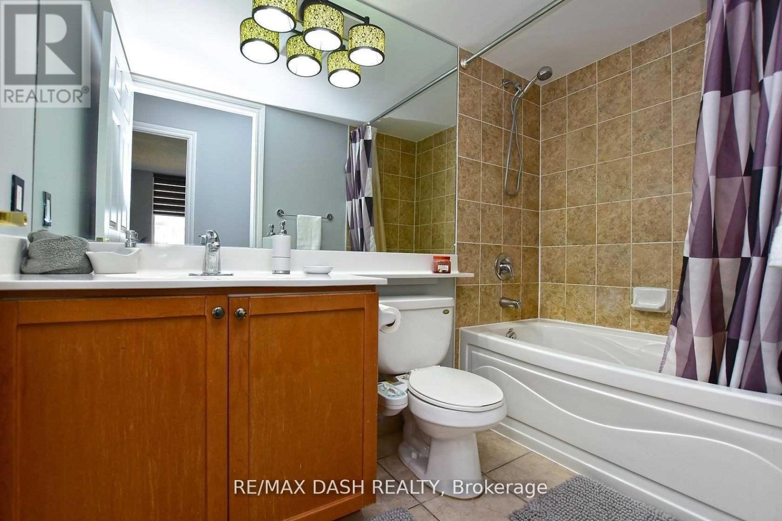 2728 - 700 Humberwood Boulevard, Toronto, ON - Indoor Photo Showing Bathroom