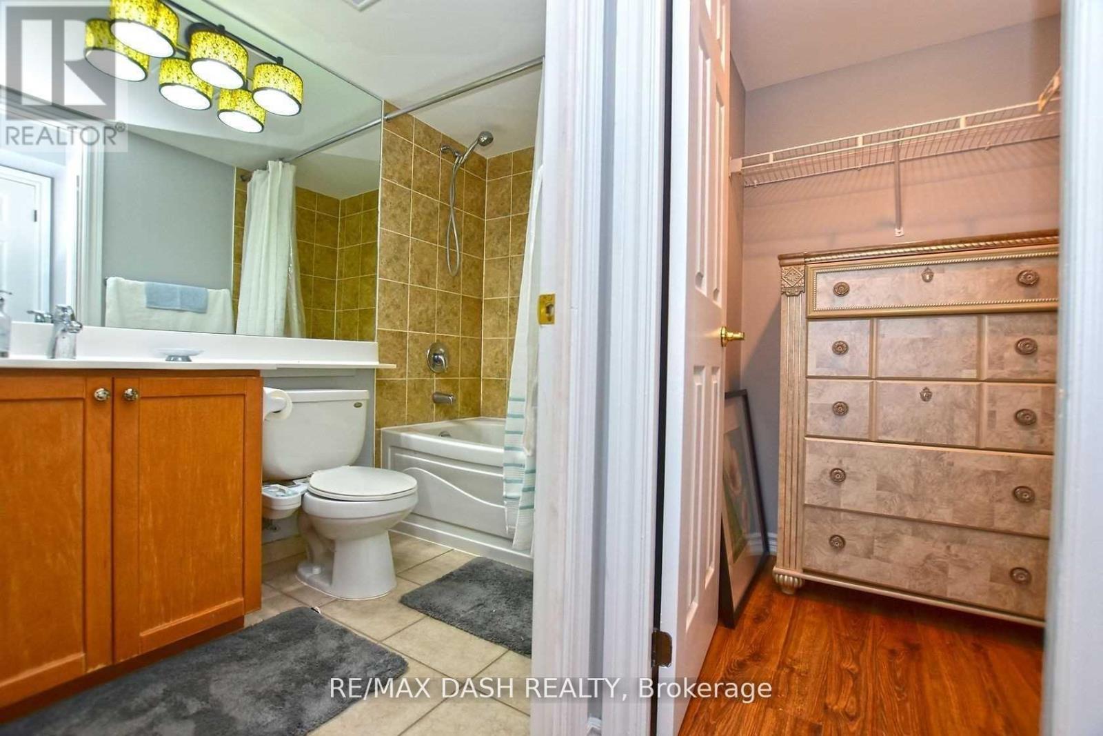 2728 - 700 Humberwood Boulevard, Toronto, ON - Indoor Photo Showing Bathroom