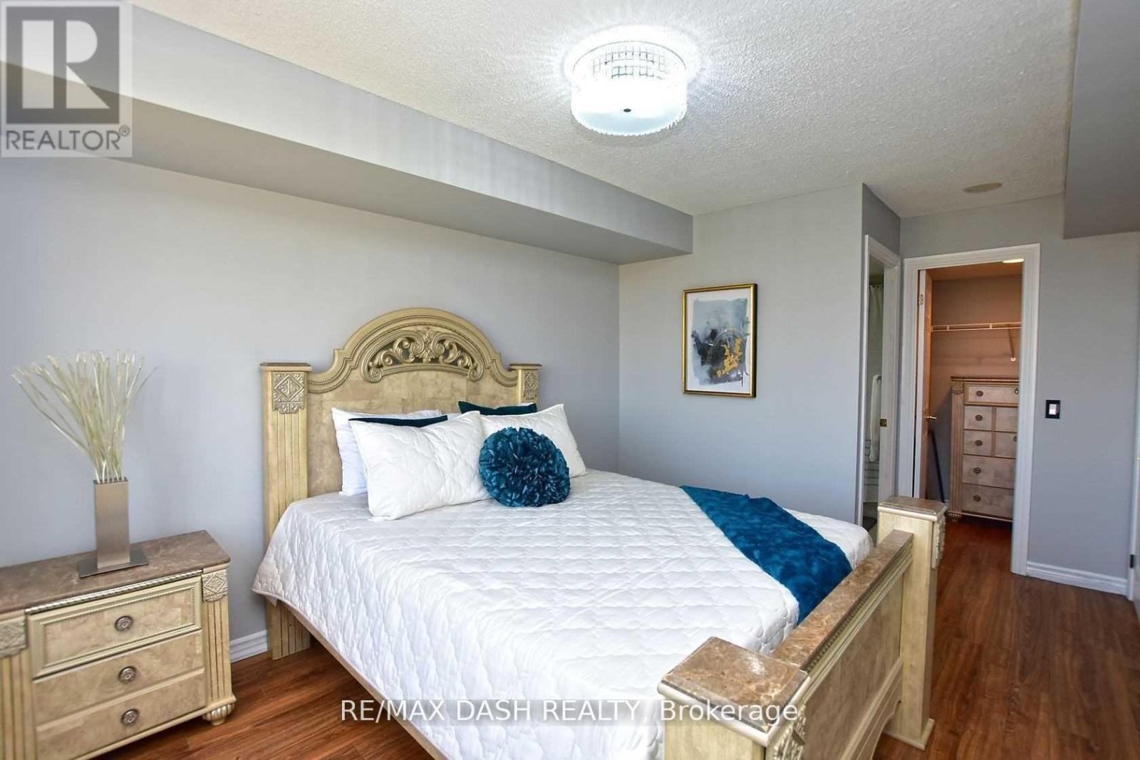 2728 - 700 Humberwood Boulevard, Toronto, ON - Indoor Photo Showing Bedroom