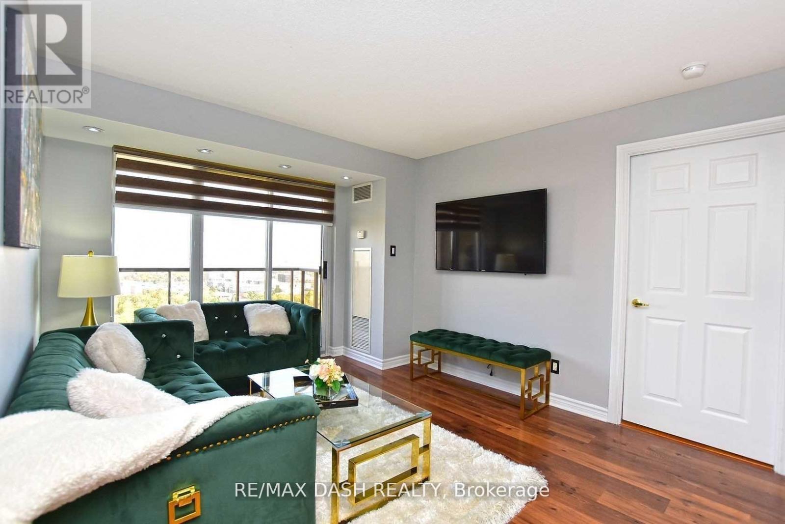 2728 - 700 Humberwood Boulevard, Toronto, ON - Indoor Photo Showing Living Room