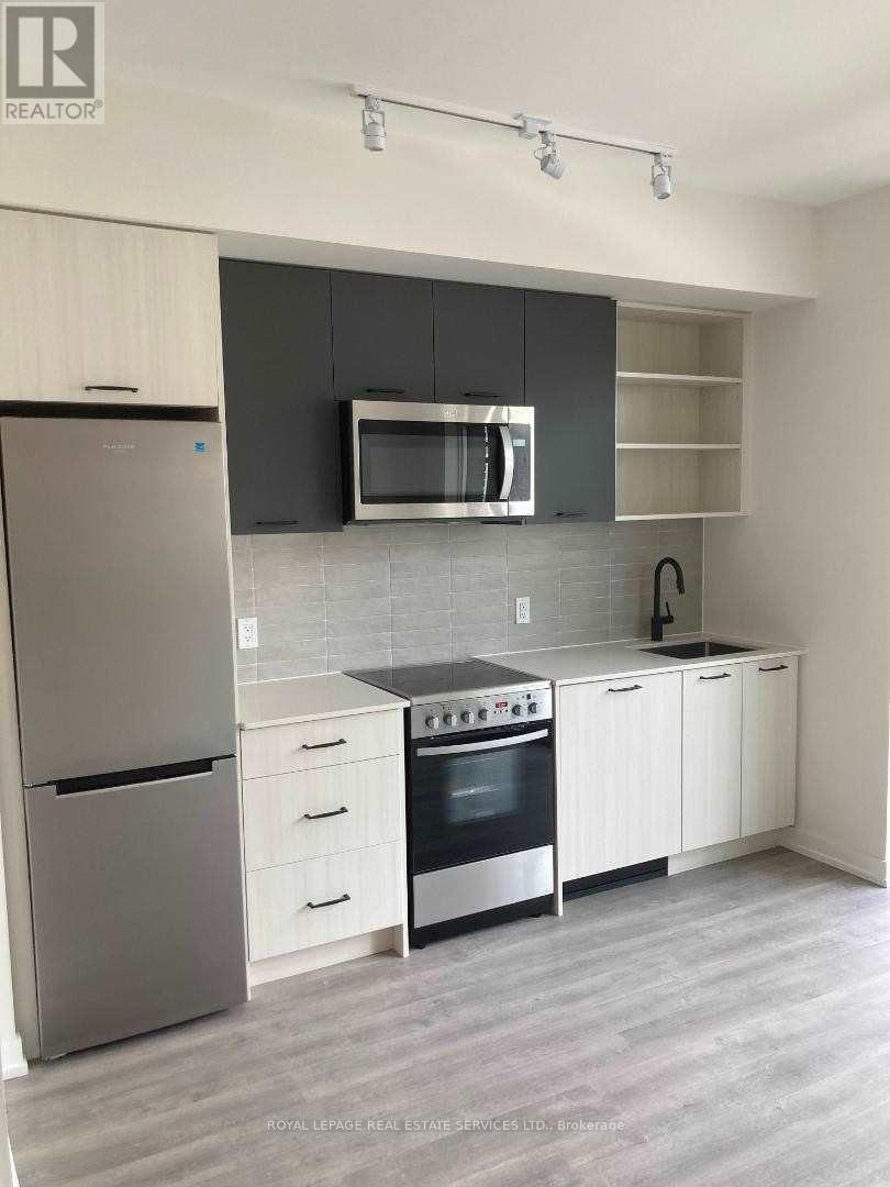 106 - 2300 St Clair Avenue W, Toronto, ON - Indoor Photo Showing Kitchen