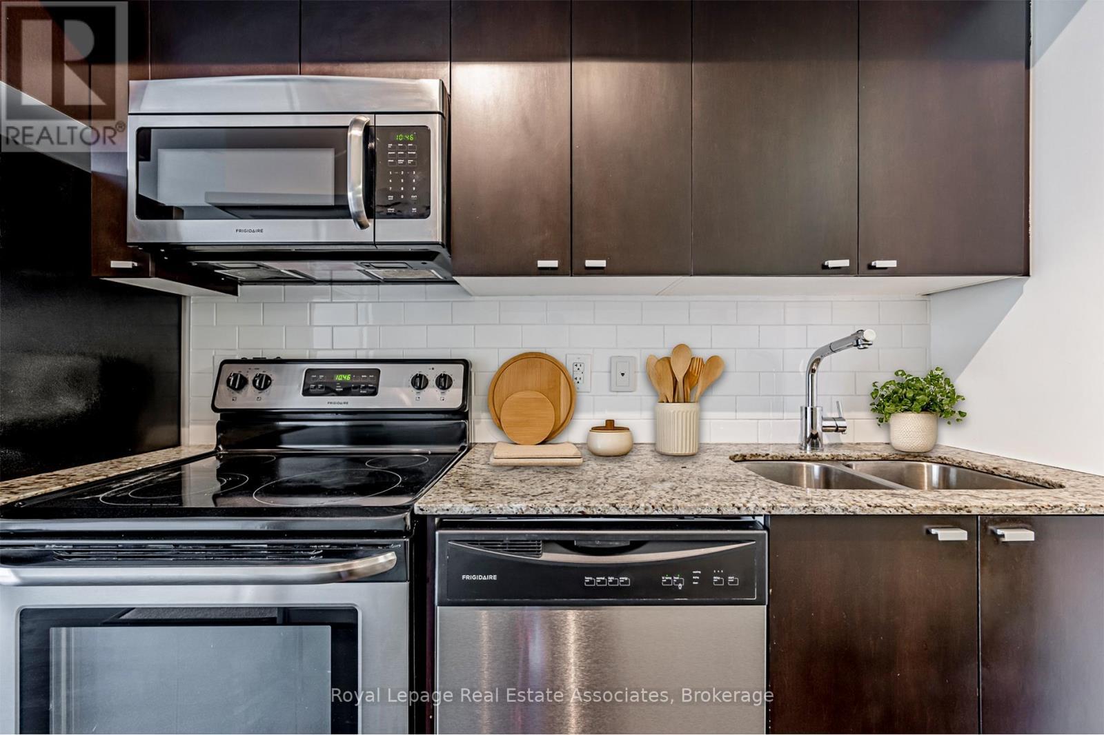 2206 - 105 The Queensway, Toronto, ON - Indoor Photo Showing Kitchen With Stainless Steel Kitchen With Double Sink With Upgraded Kitchen