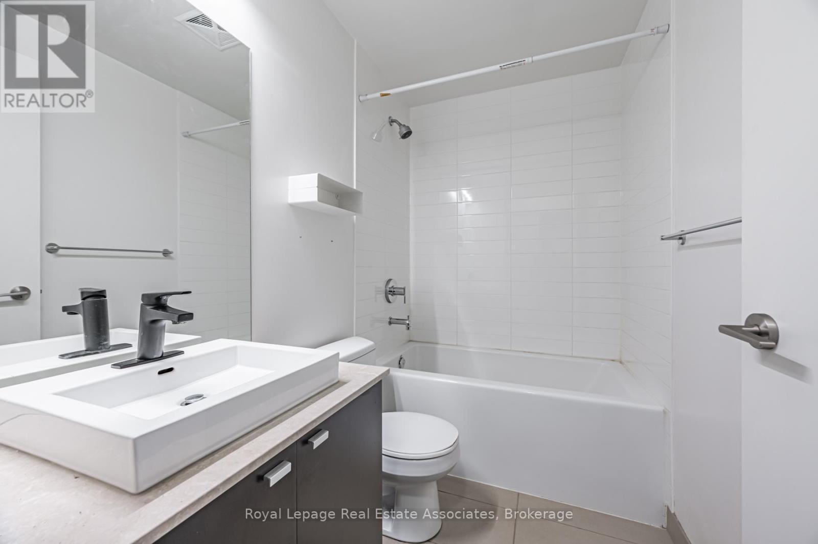 2206 - 105 The Queensway, Toronto, ON - Indoor Photo Showing Bathroom