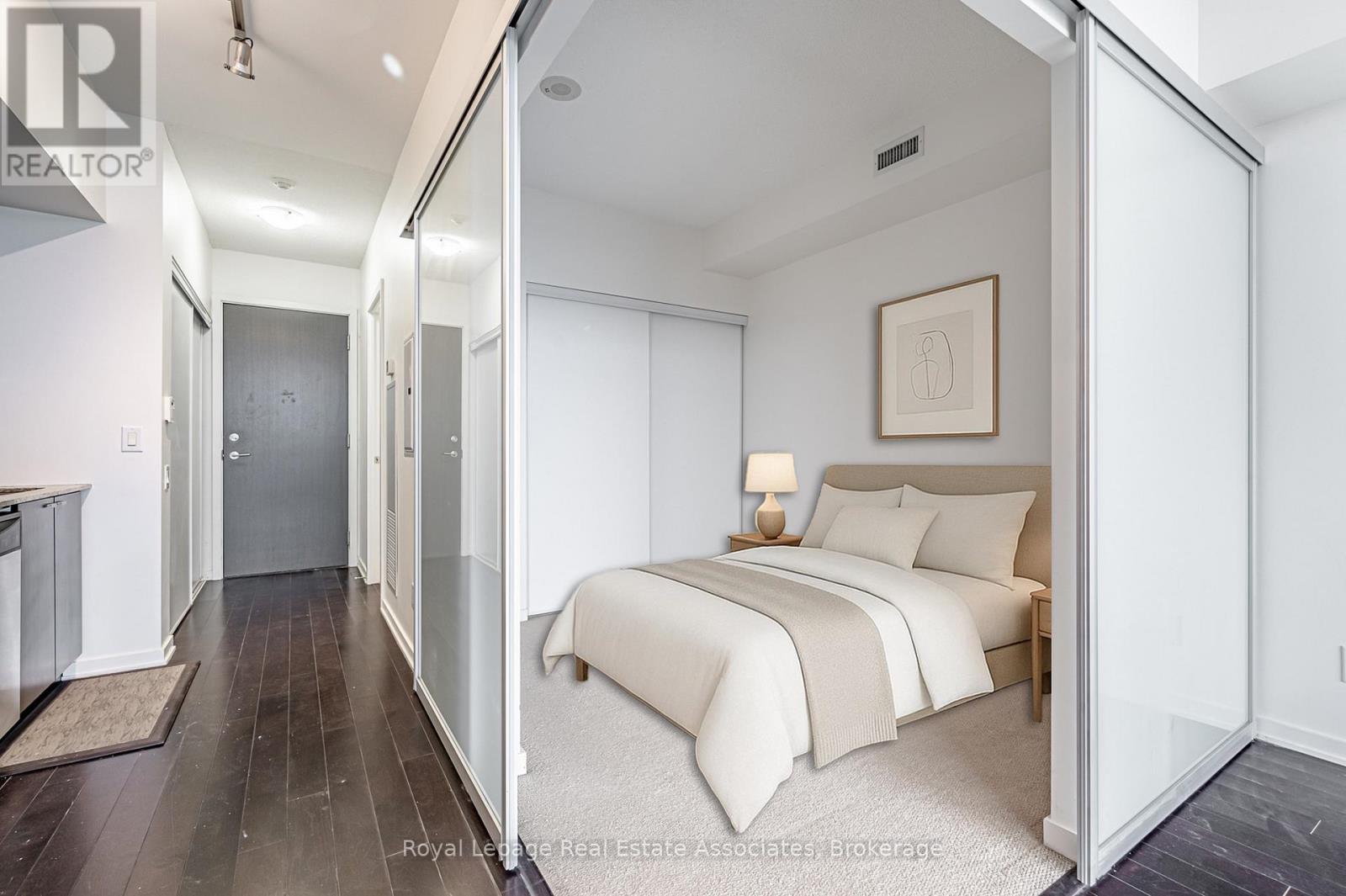 2206 - 105 The Queensway, Toronto, ON - Indoor Photo Showing Bedroom