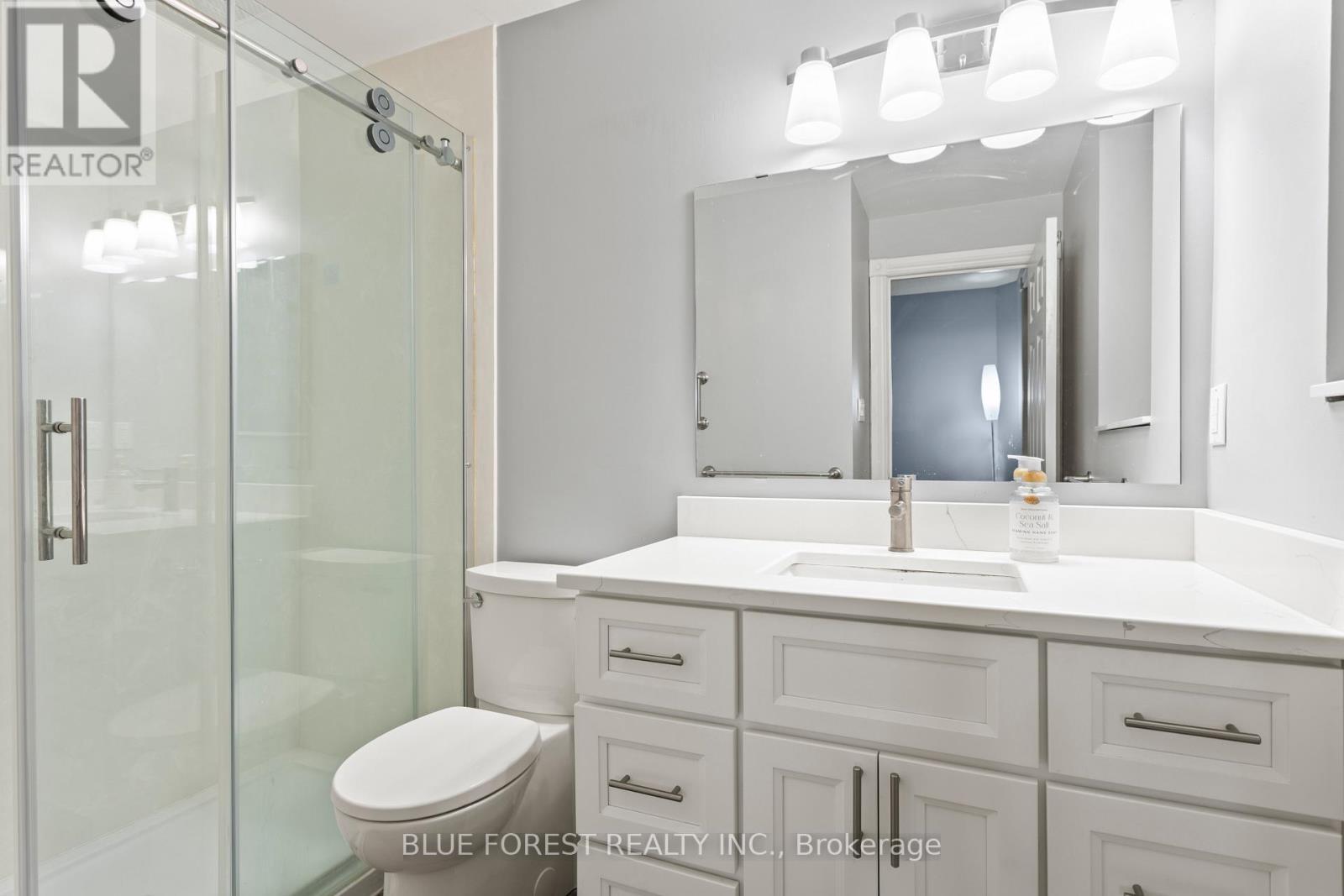 102 - 460 Wellington Street, London East (East F), ON - Indoor Photo Showing Bathroom