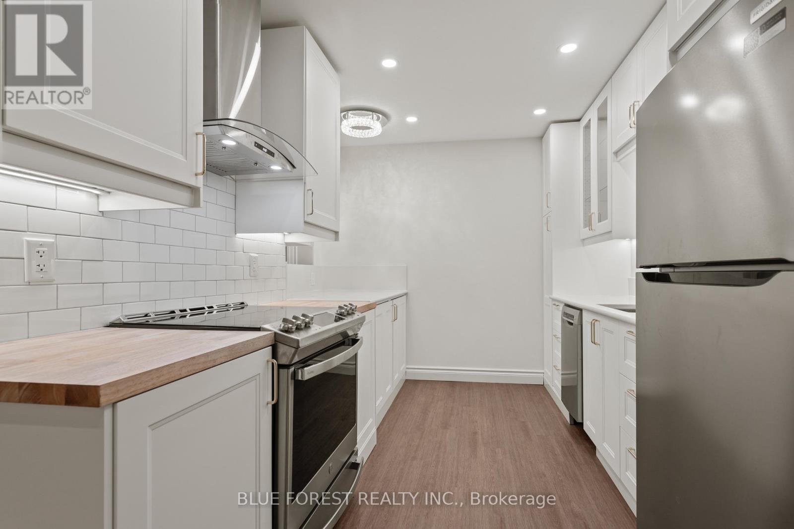 102 - 460 Wellington Street, London East (East F), ON - Indoor Photo Showing Kitchen
