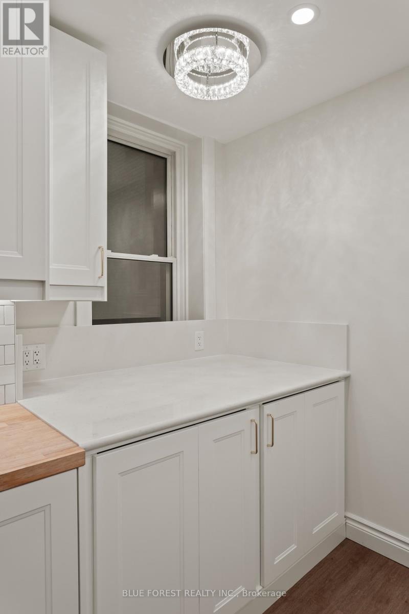 102 - 460 Wellington Street, London East (East F), ON - Indoor Photo Showing Other Room