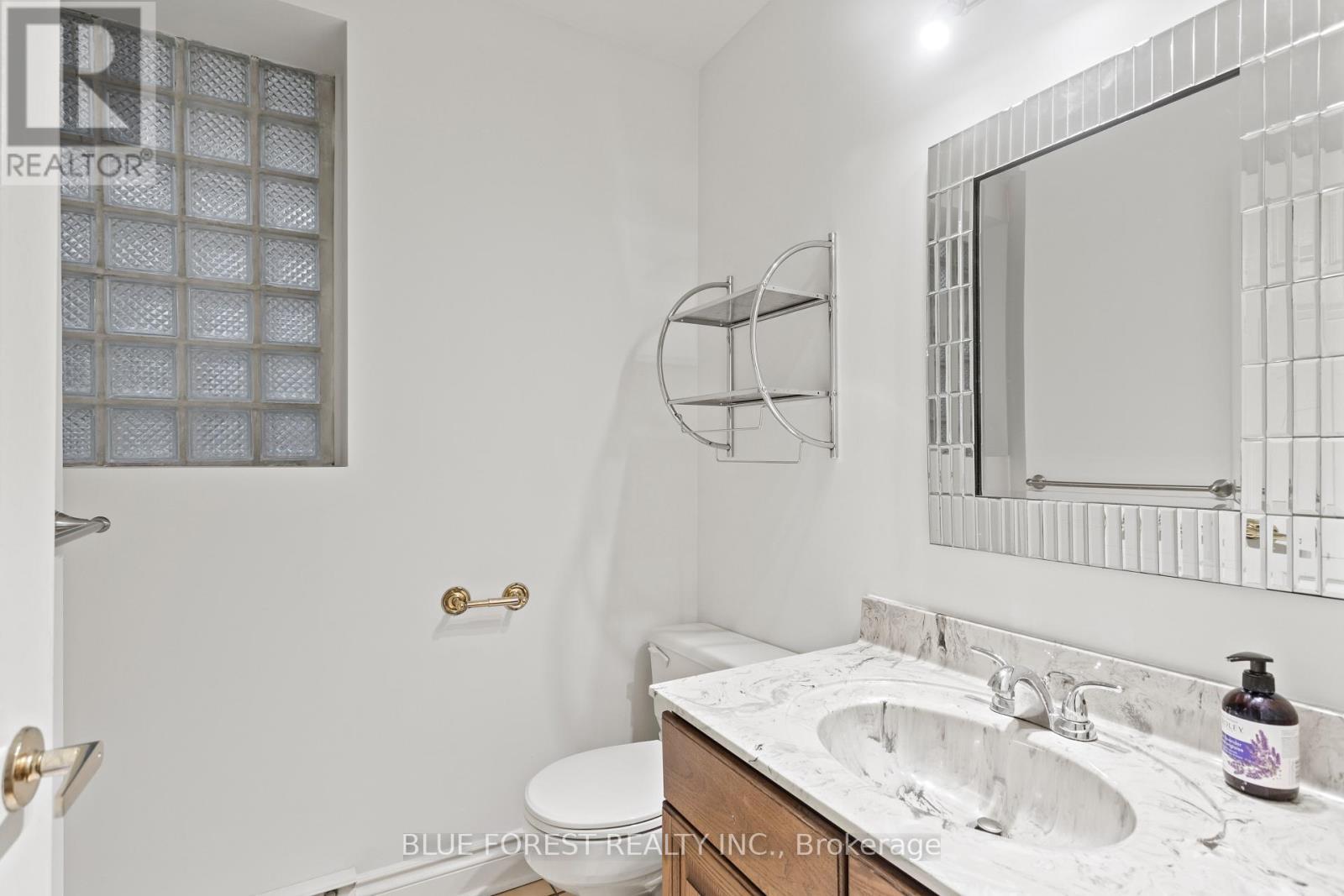 102 - 460 Wellington Street, London East (East F), ON - Indoor Photo Showing Bathroom