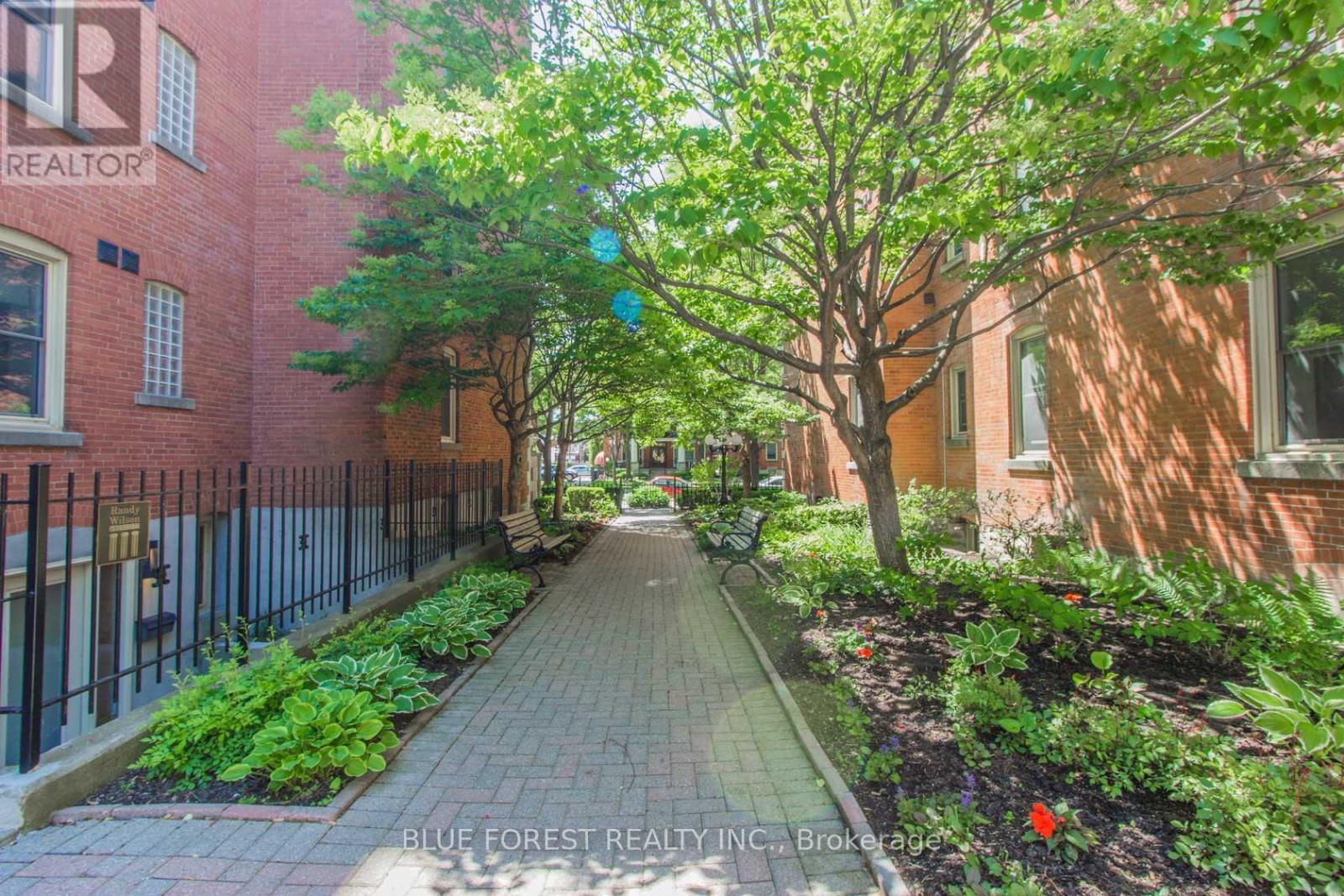 102 - 460 Wellington Street, London East (East F), ON - Outdoor