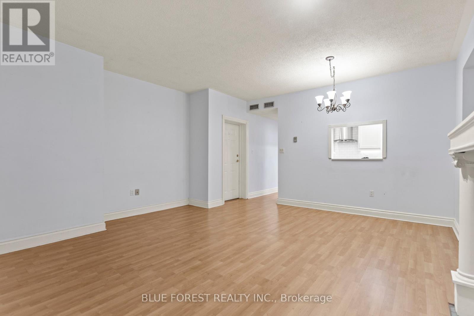 102 - 460 Wellington Street, London East (East F), ON - Indoor Photo Showing Other Room