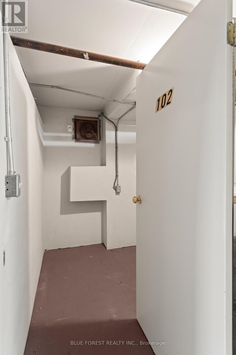 102 - 460 Wellington Street, London East (East F), ON - Indoor