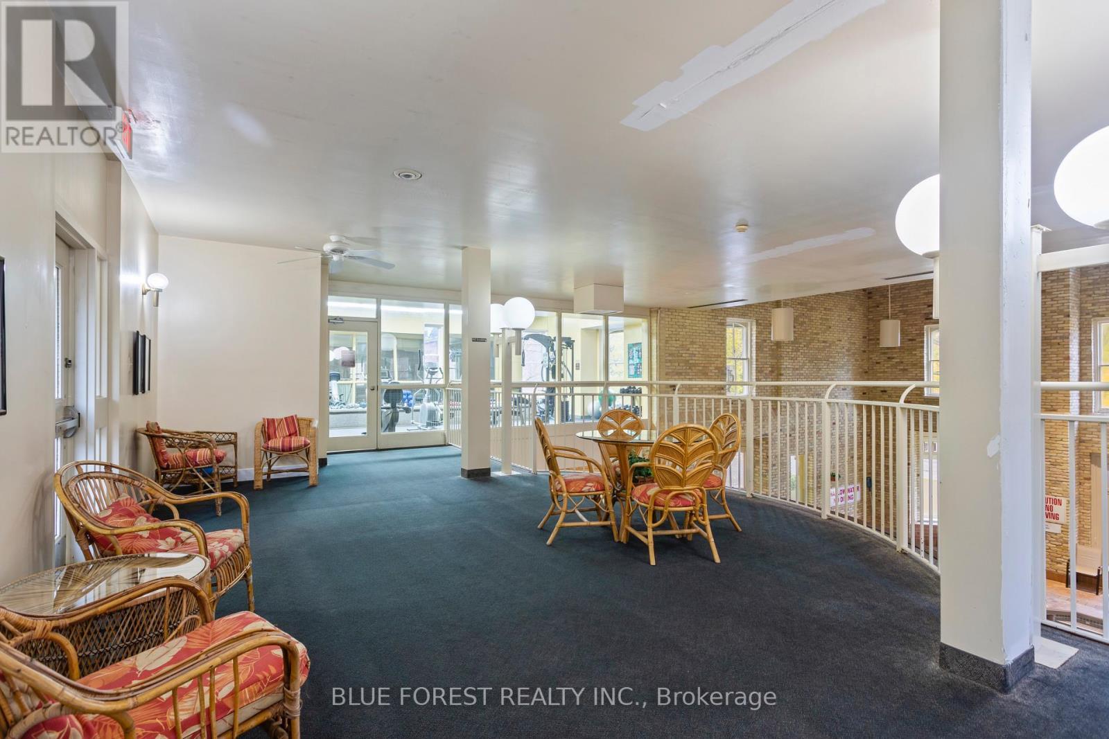 102 - 460 Wellington Street, London East (East F), ON - Indoor