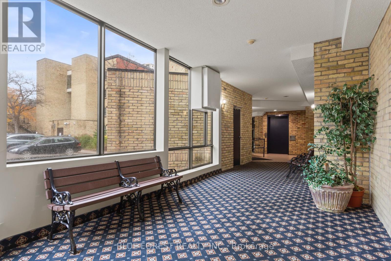 102 - 460 Wellington Street, London East (East F), ON - With Exterior