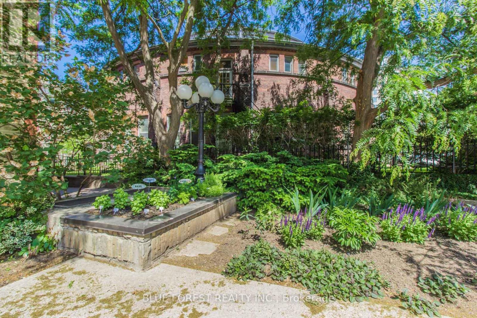 102 - 460 Wellington Street, London East (East F), ON - Outdoor