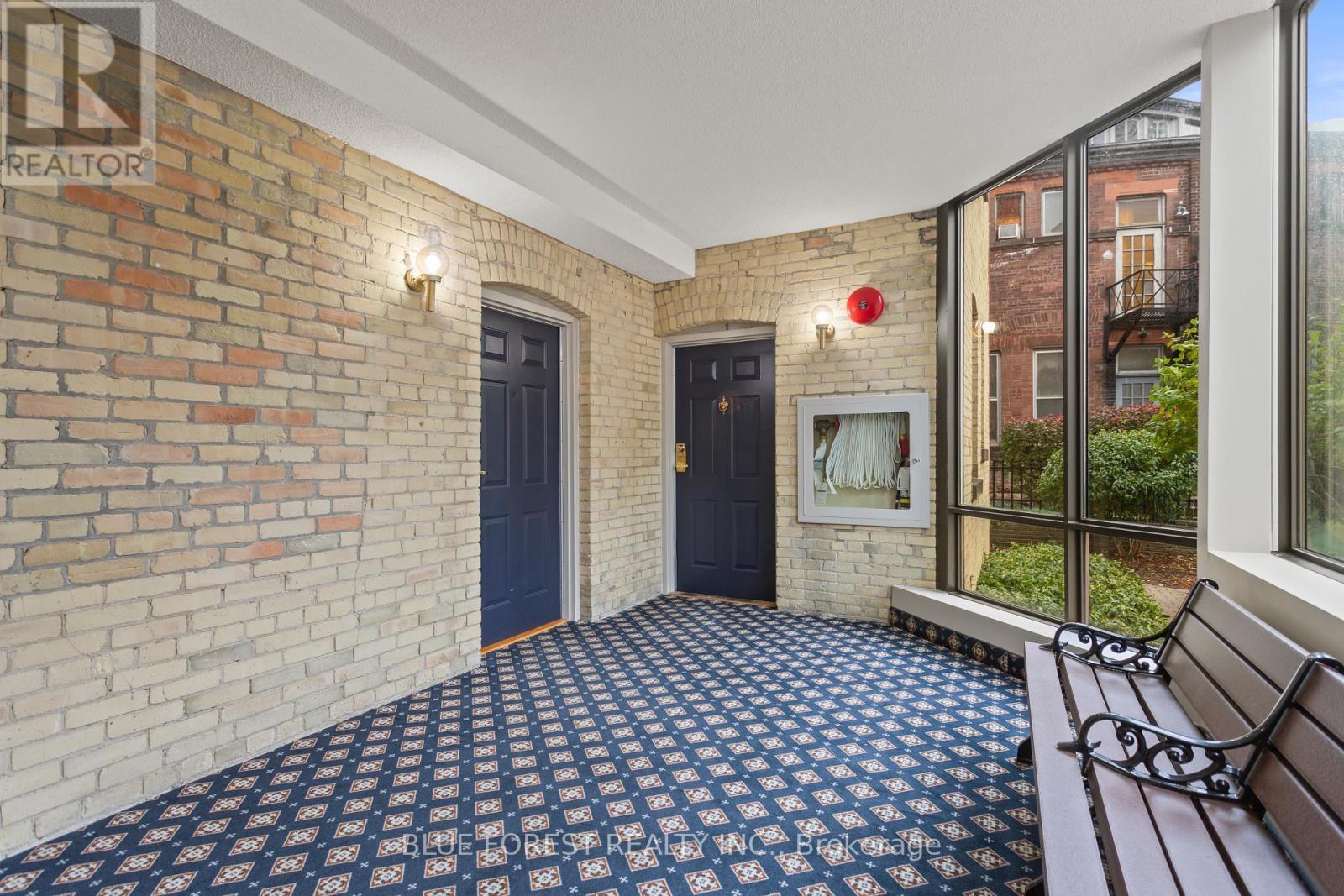 102 - 460 Wellington Street, London East (East F), ON - With Exterior