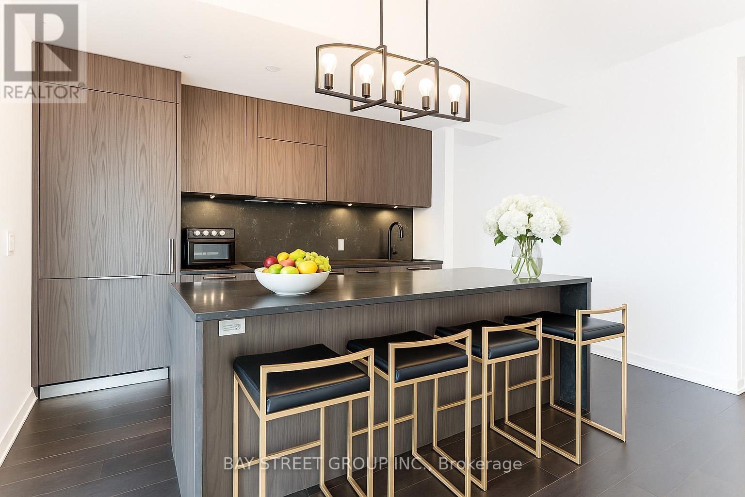 502 - 501 Adelaide Street W, Toronto, ON - Indoor Photo Showing Kitchen