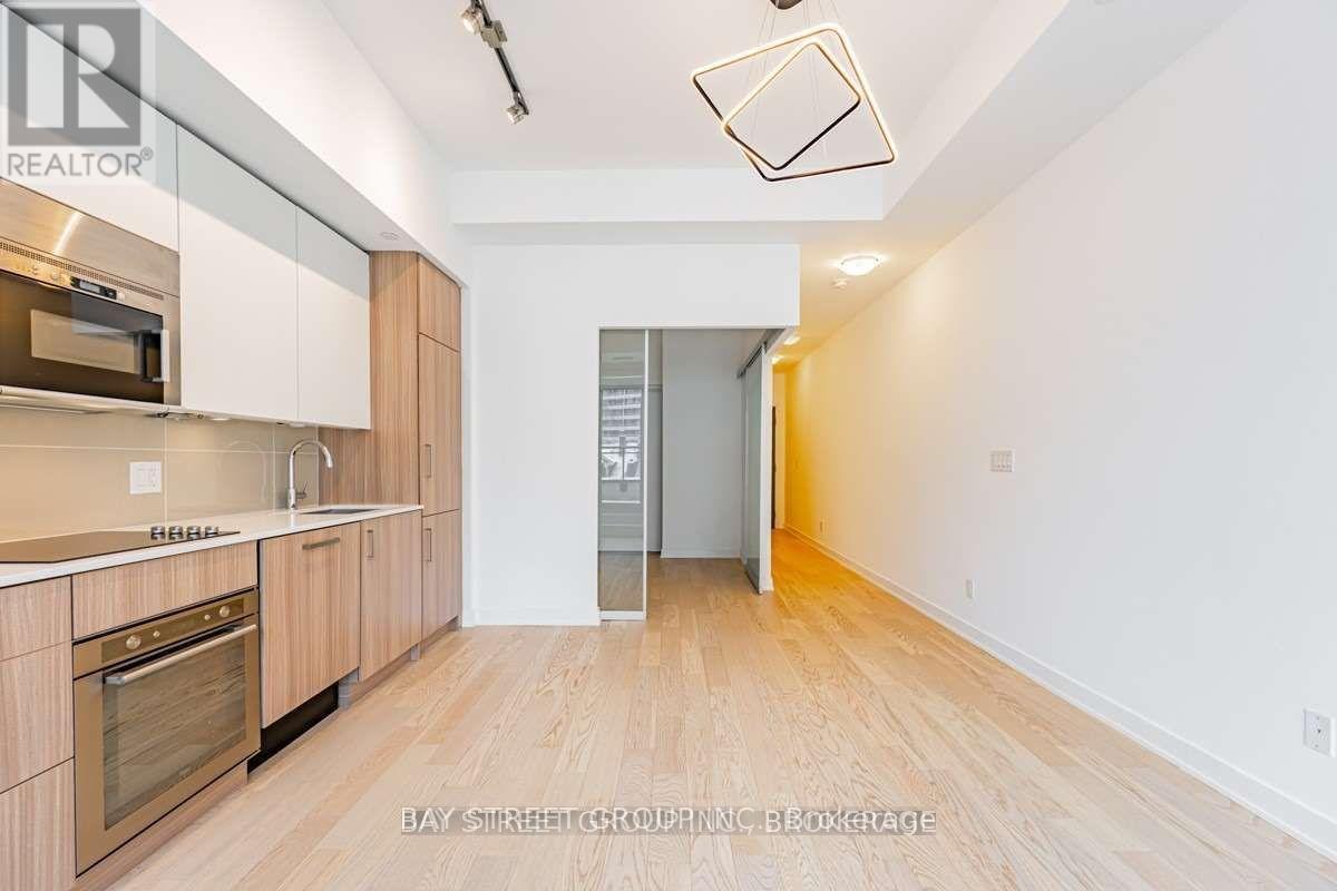 304 - 17 Dundonald Street, Toronto, ON - Indoor