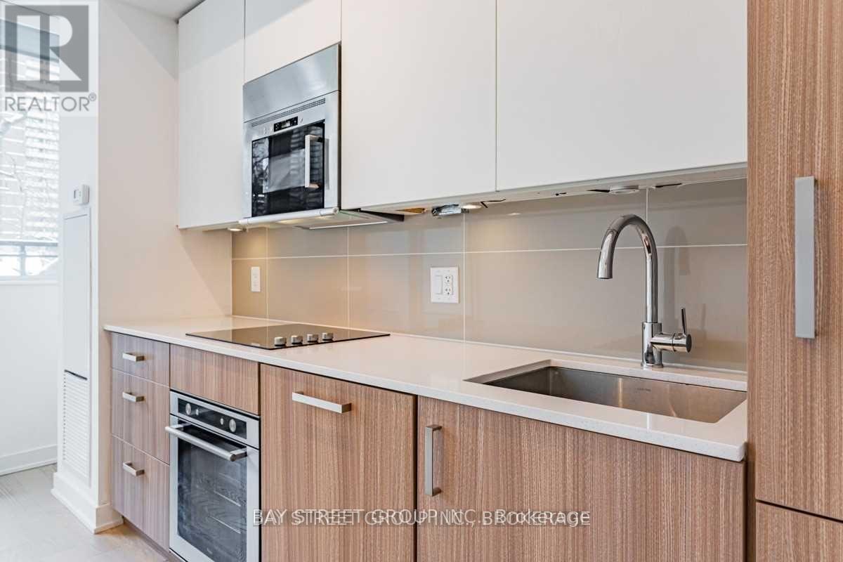 304 - 17 Dundonald Street, Toronto, ON - Indoor Photo Showing Kitchen With Upgraded Kitchen