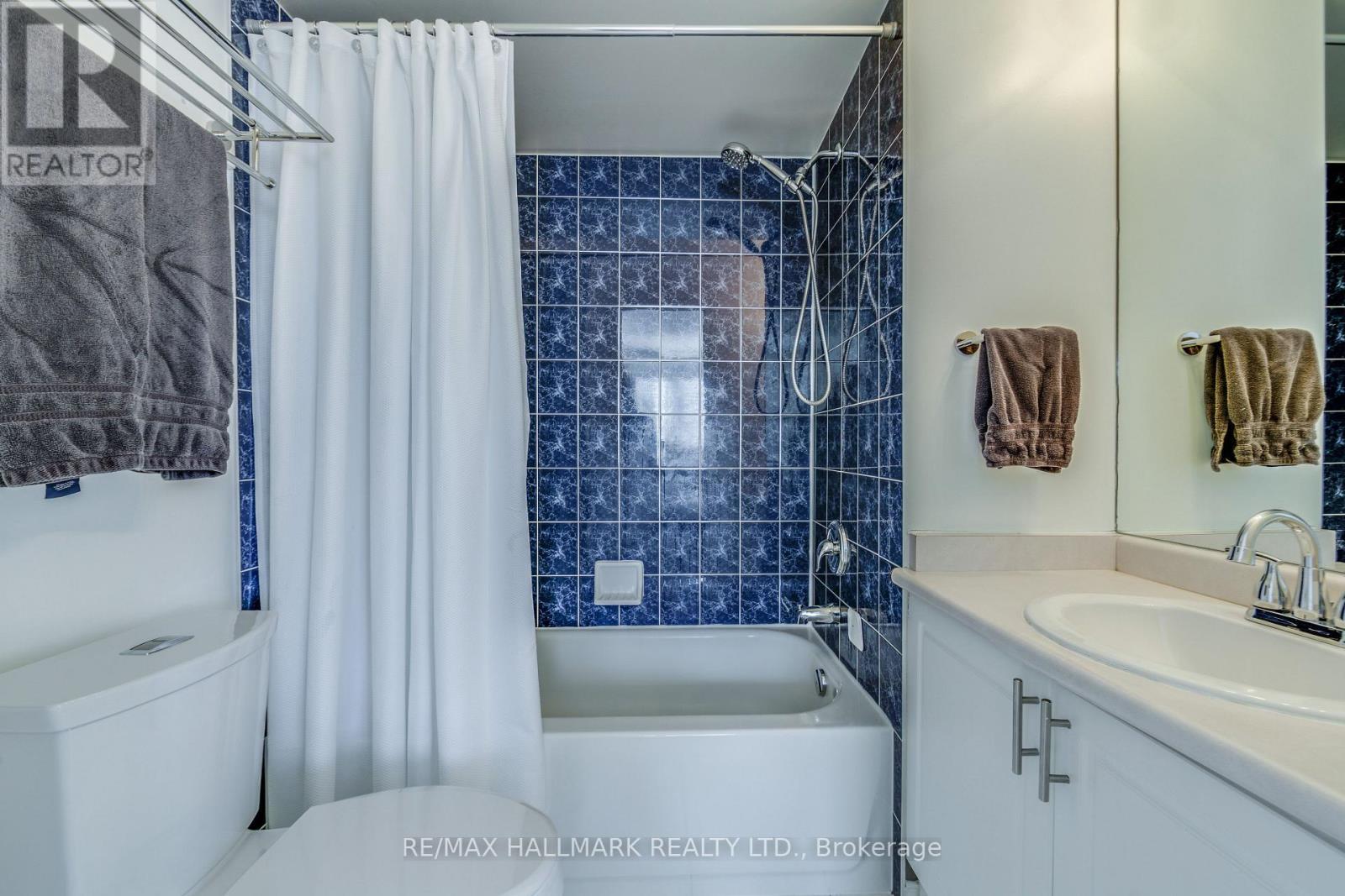 Primary En Suite Washroom - 10 Filmic Lane, Toronto, ON - Indoor Photo Showing Bathroom