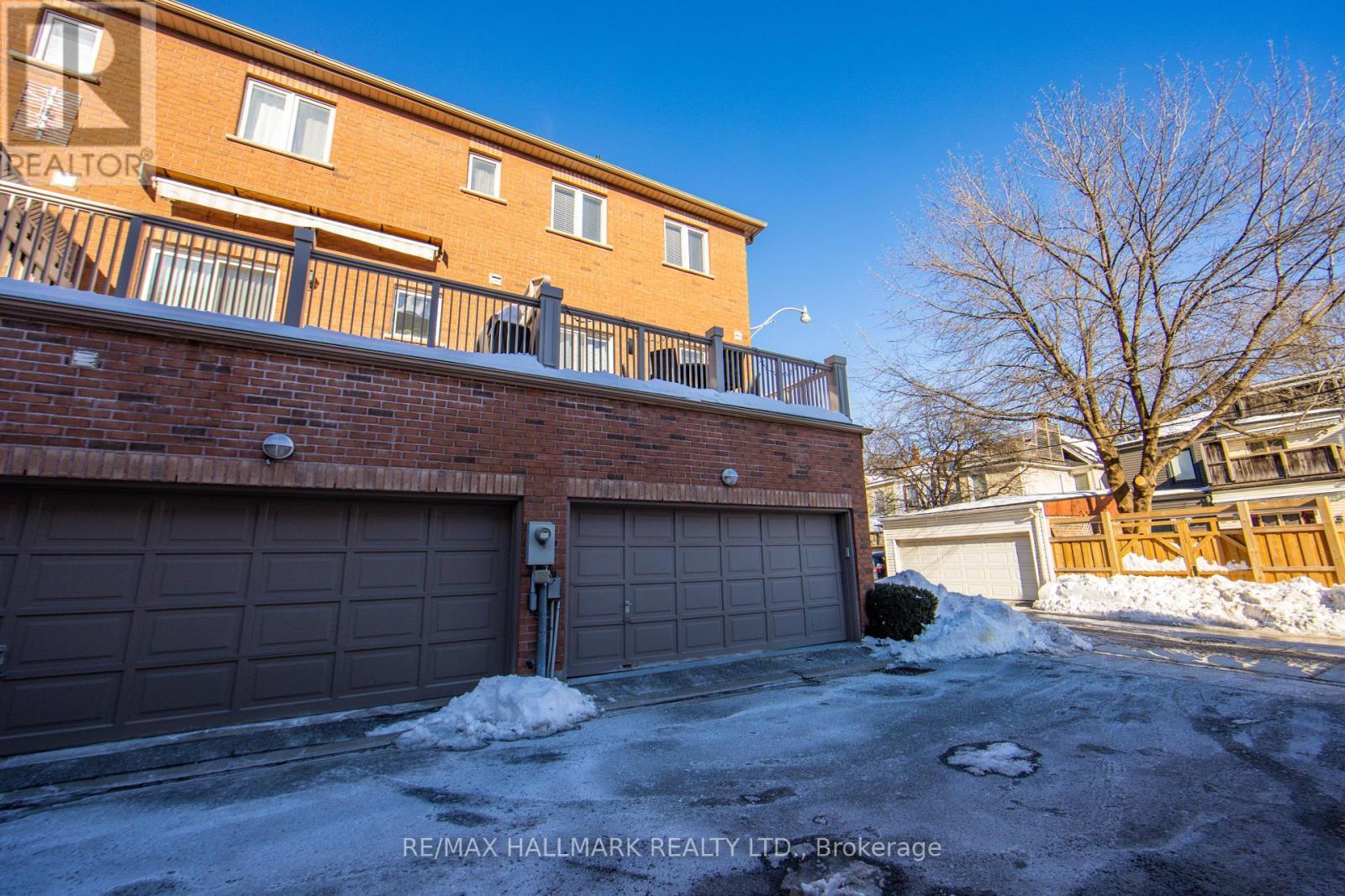Rare Double Garage - 10 Filmic Lane, Toronto, ON - Outdoor