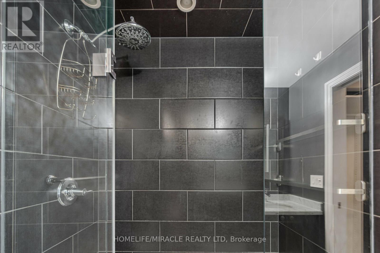 Ph2 - 225 Webb Drive, Mississauga, ON - Indoor Photo Showing Bathroom