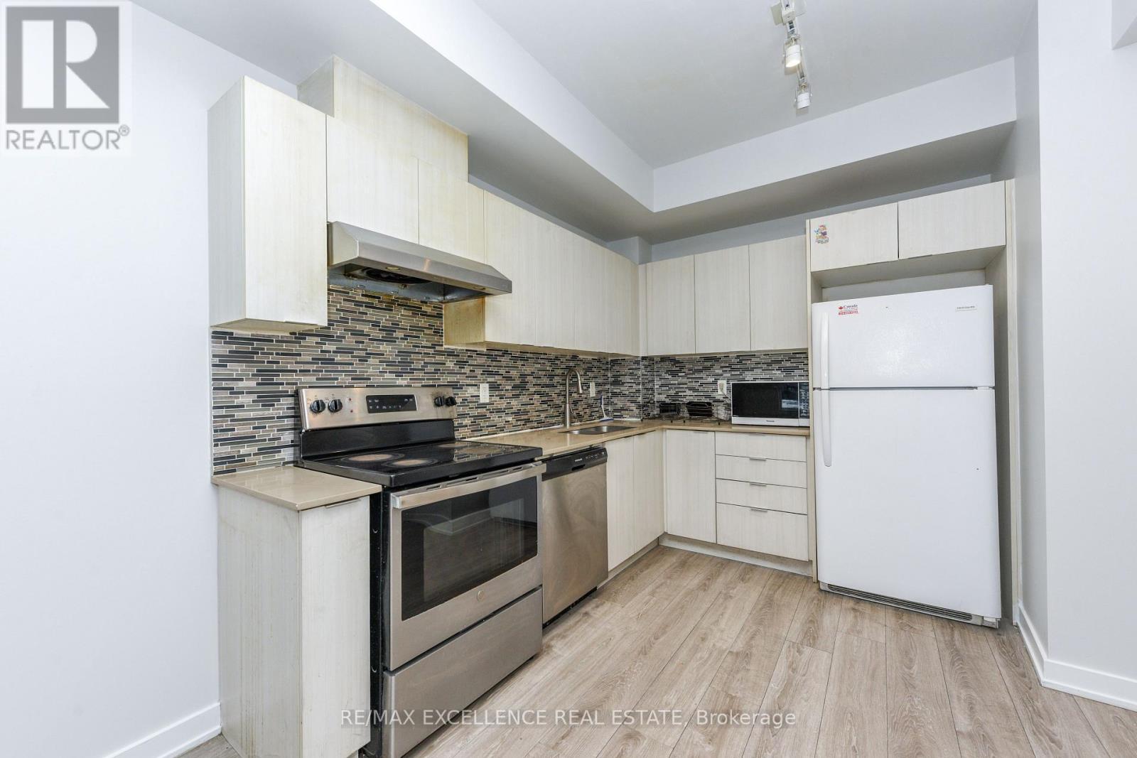 42 - 200 Malta Avenue, Brampton, ON - Indoor Photo Showing Kitchen