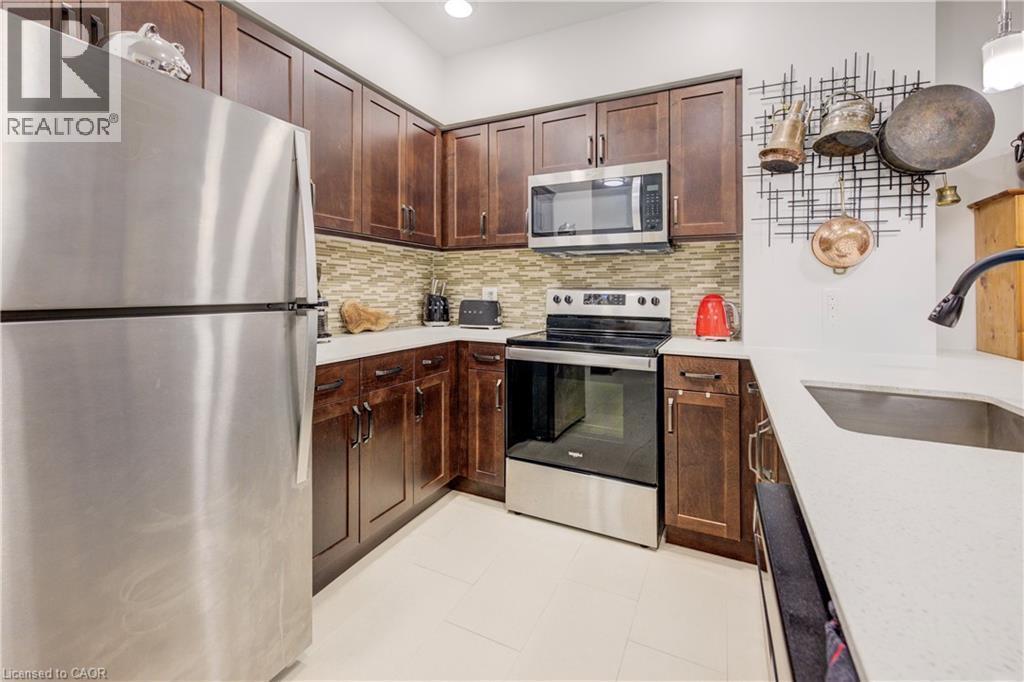 399 Queen Street S Unit# 417, Kitchener, ON - Indoor Photo Showing Kitchen