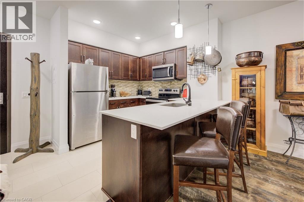 399 Queen Street S Unit# 417, Kitchener, ON - Indoor Photo Showing Kitchen