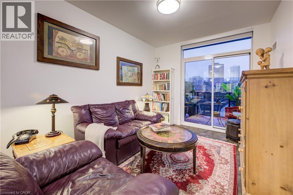 399 Queen Street S Unit# 417, Kitchener, ON - Indoor Photo Showing Living Room
