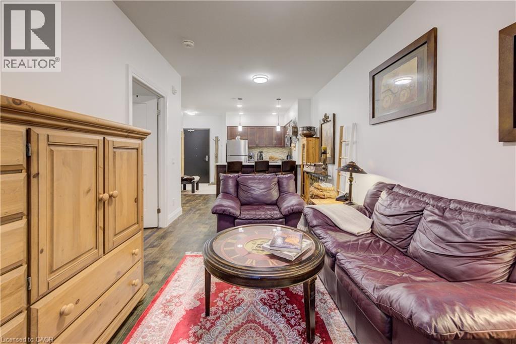 399 Queen Street S Unit# 417, Kitchener, ON - Indoor Photo Showing Living Room