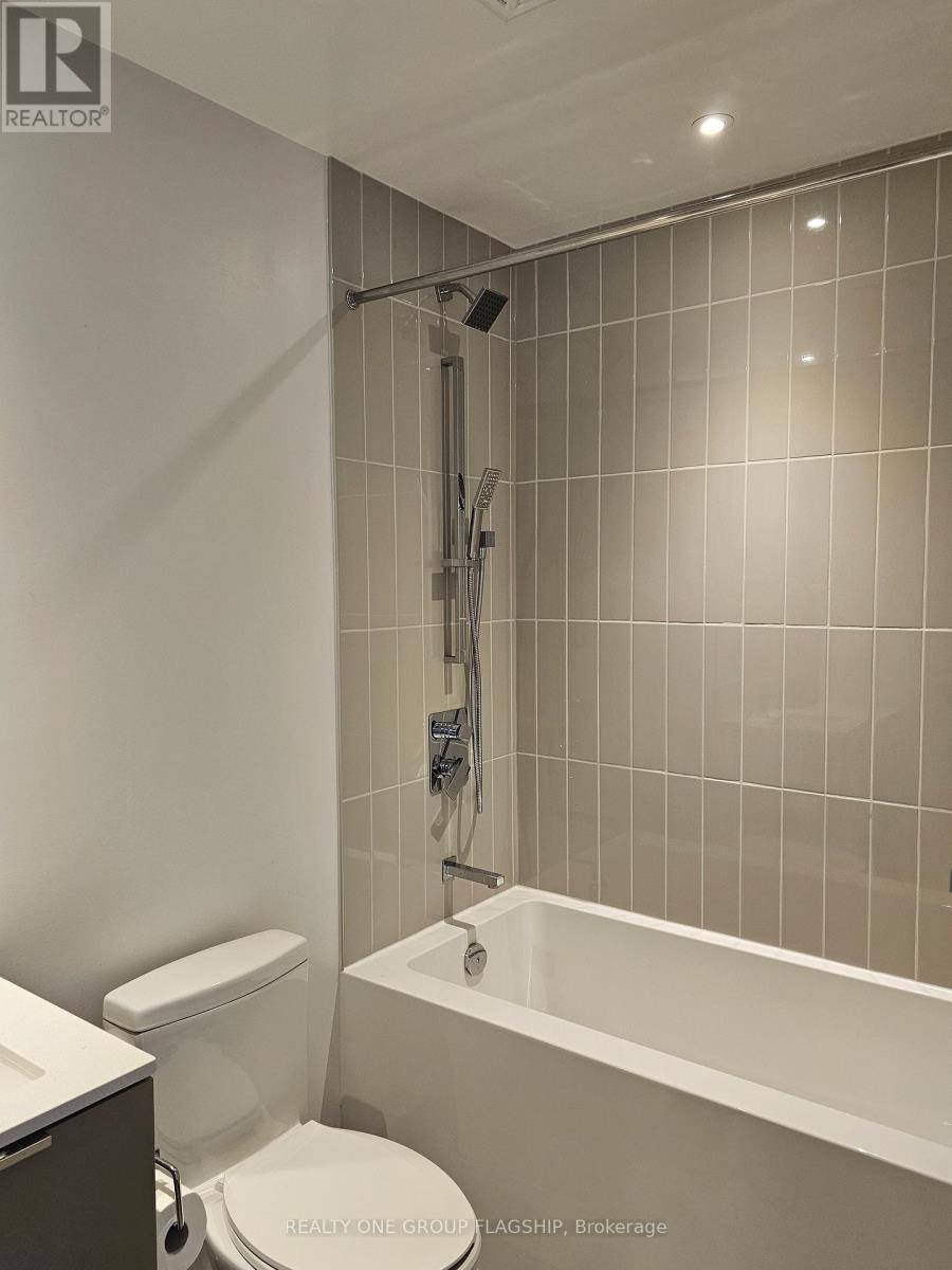 1809 - 3883 Quartz Road, Mississauga, ON - Indoor Photo Showing Bathroom