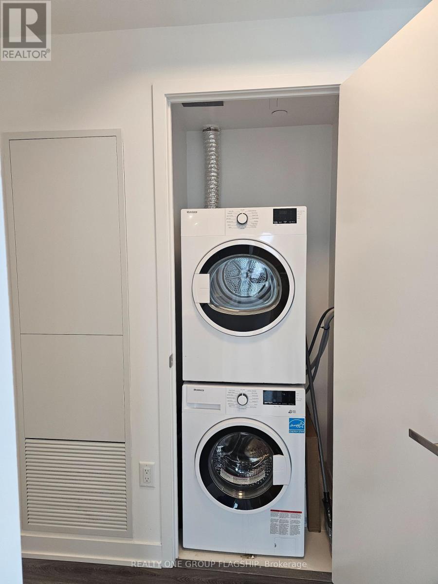 1809 - 3883 Quartz Road, Mississauga, ON - Indoor Photo Showing Laundry Room