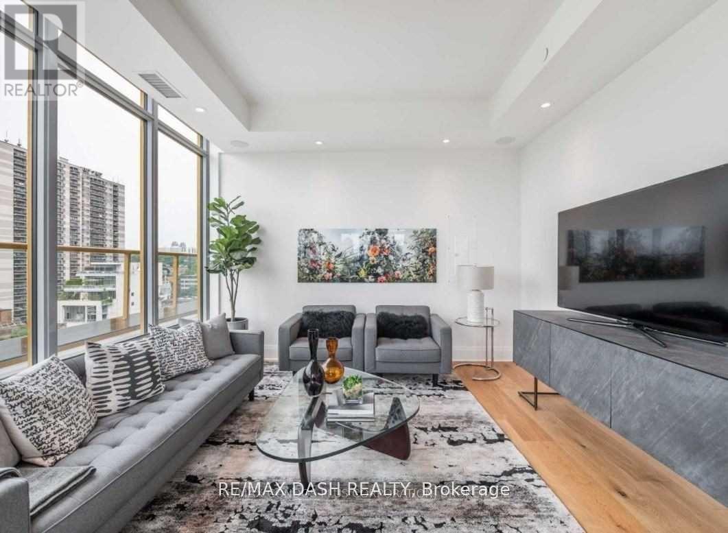 806 - 151 Avenue Road, Toronto, ON - Indoor Photo Showing Living Room