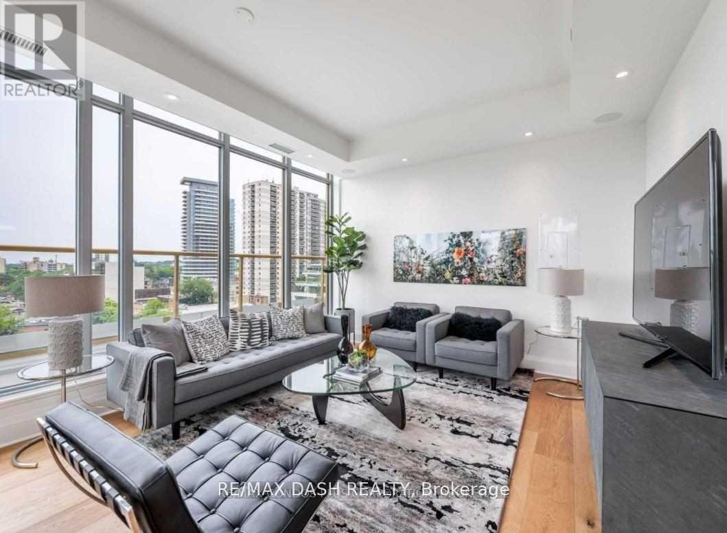 806 - 151 Avenue Road, Toronto, ON - Indoor Photo Showing Living Room
