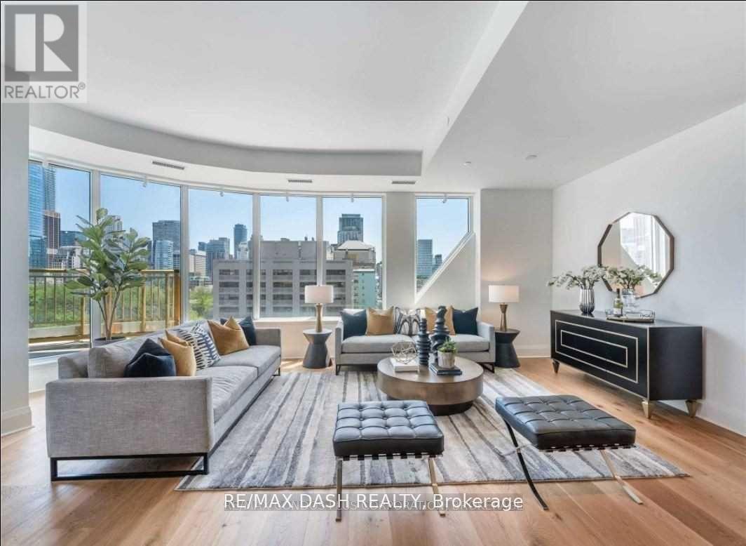 806 - 151 Avenue Road, Toronto, ON - Indoor Photo Showing Living Room