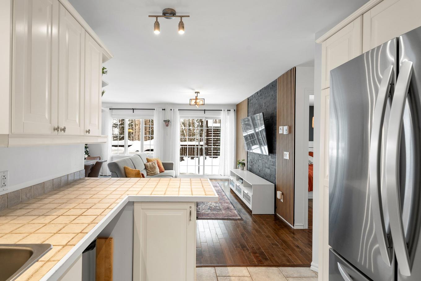 Kitchen - 1393 Rue Des Tulipes, Sainte-Agathe-Des-Monts, QC - Indoor Photo Showing Kitchen