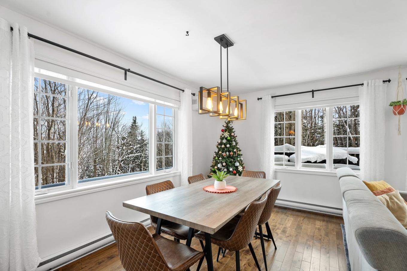 Dining room - 1393 Rue Des Tulipes, Sainte-Agathe-Des-Monts, QC - Indoor Photo Showing Dining Room
