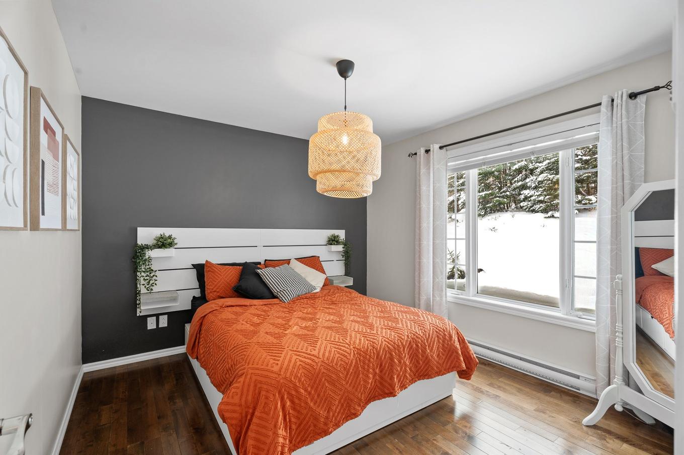 Primary bedroom - 1393 Rue Des Tulipes, Sainte-Agathe-Des-Monts, QC - Indoor Photo Showing Bedroom