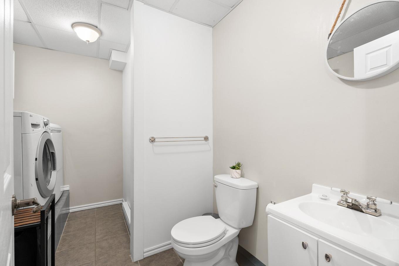 Bathroom - 1393 Rue Des Tulipes, Sainte-Agathe-Des-Monts, QC - Indoor