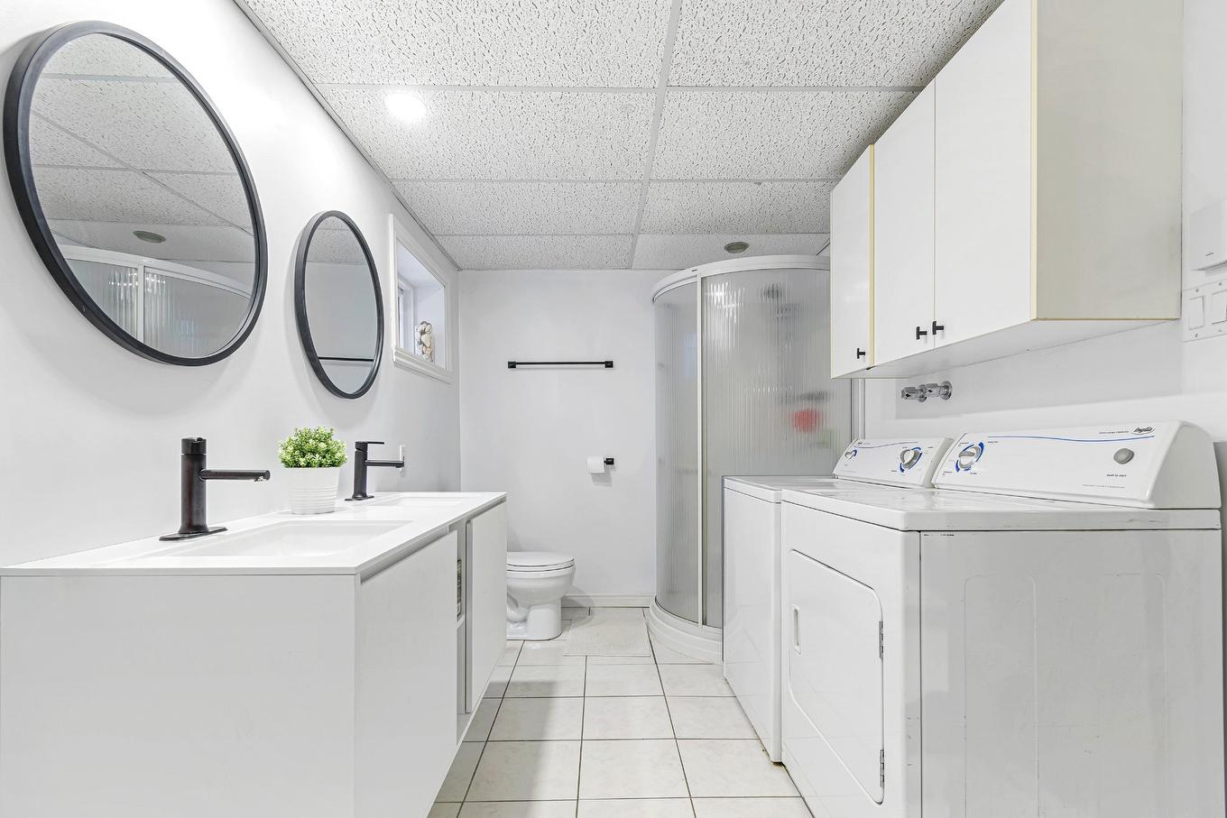 Bathroom - 30 Rue Jolicoeur, Repentigny (Repentigny), QC - Indoor Photo Showing Laundry Room