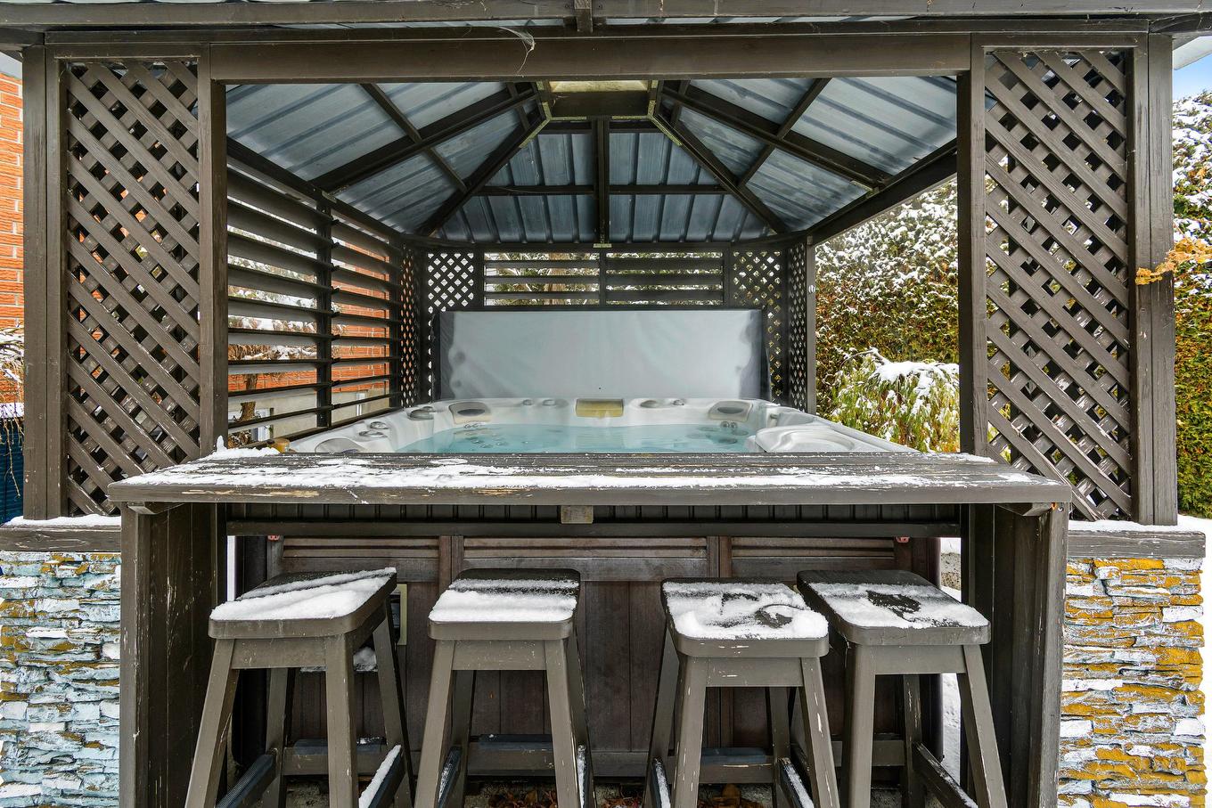 Hot tub - 30 Rue Jolicoeur, Repentigny (Repentigny), QC - Outdoor