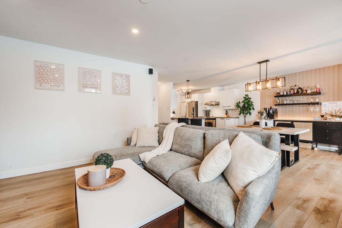 Living room - 116 Rue Rémi-Dansereau, Beloeil, QC - Indoor Photo Showing Living Room