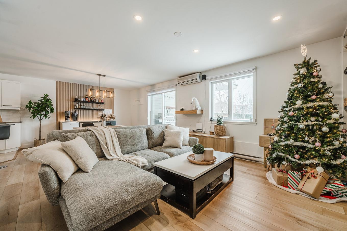 Living room - 116 Rue Rémi-Dansereau, Beloeil, QC - Indoor Photo Showing Living Room