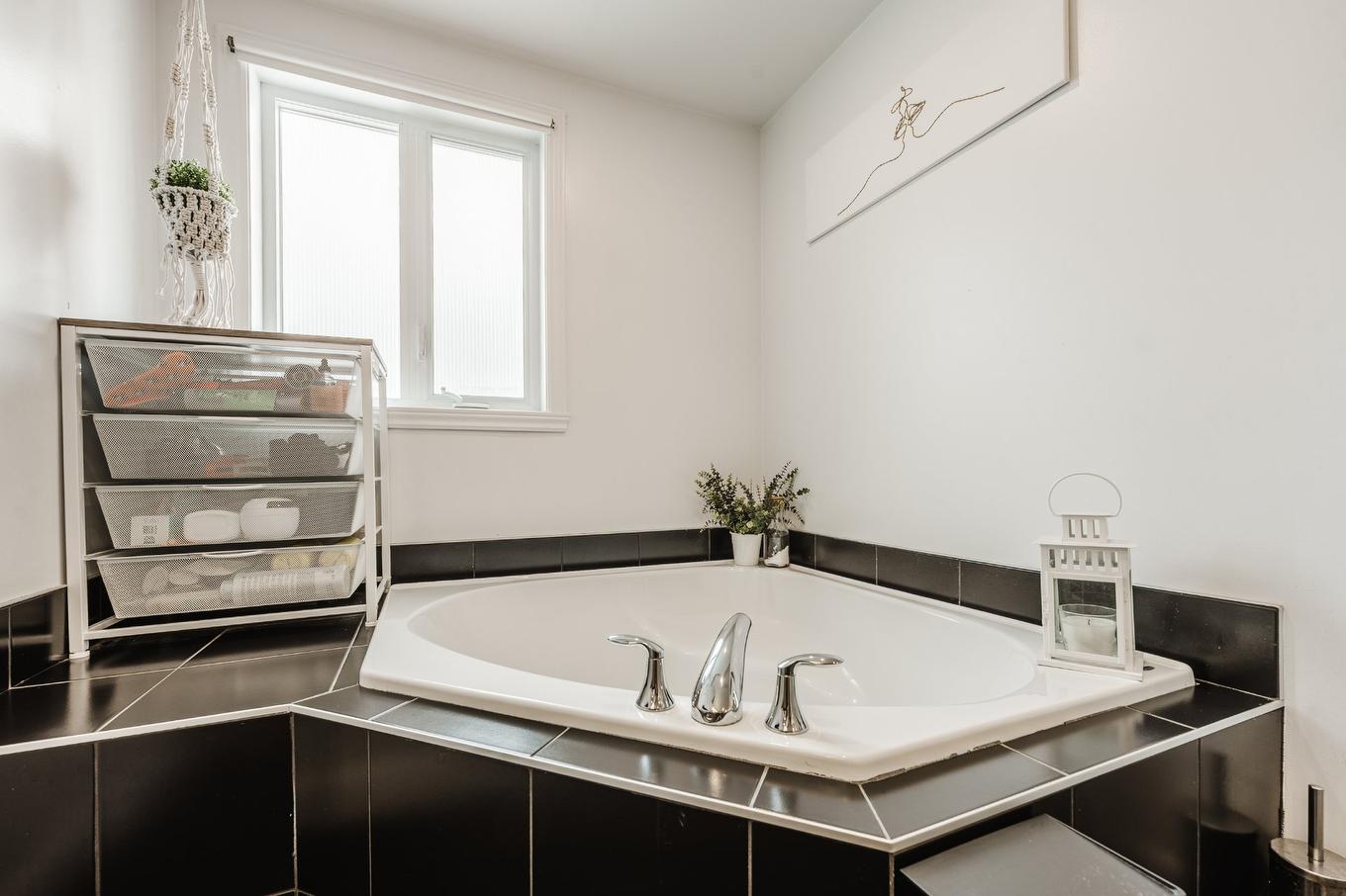 Bathroom - 116 Rue Rémi-Dansereau, Beloeil, QC - Indoor Photo Showing Bathroom